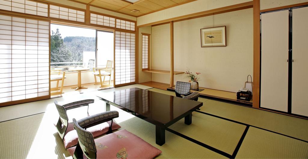 Menard Aoyama Resort: Wafukan Utatsukasa Iga Екстер'єр фото