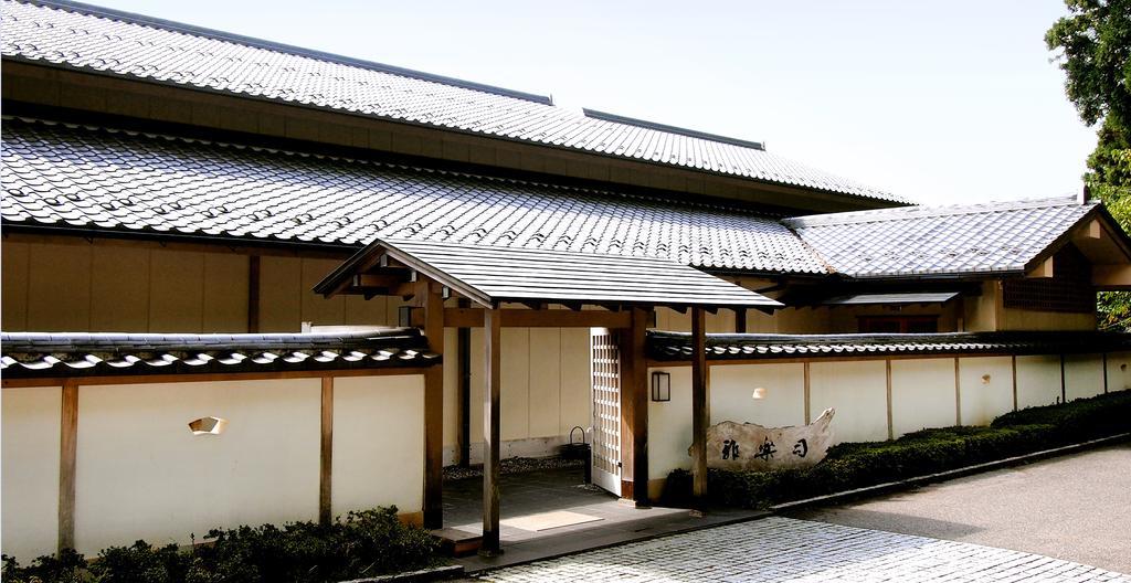 Menard Aoyama Resort: Wafukan Utatsukasa Iga Екстер'єр фото