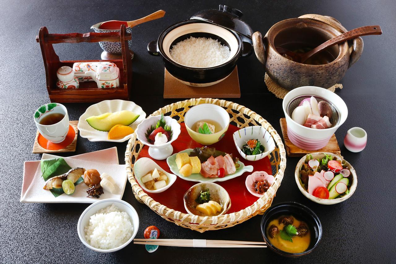 Menard Aoyama Resort: Wafukan Utatsukasa Iga Екстер'єр фото